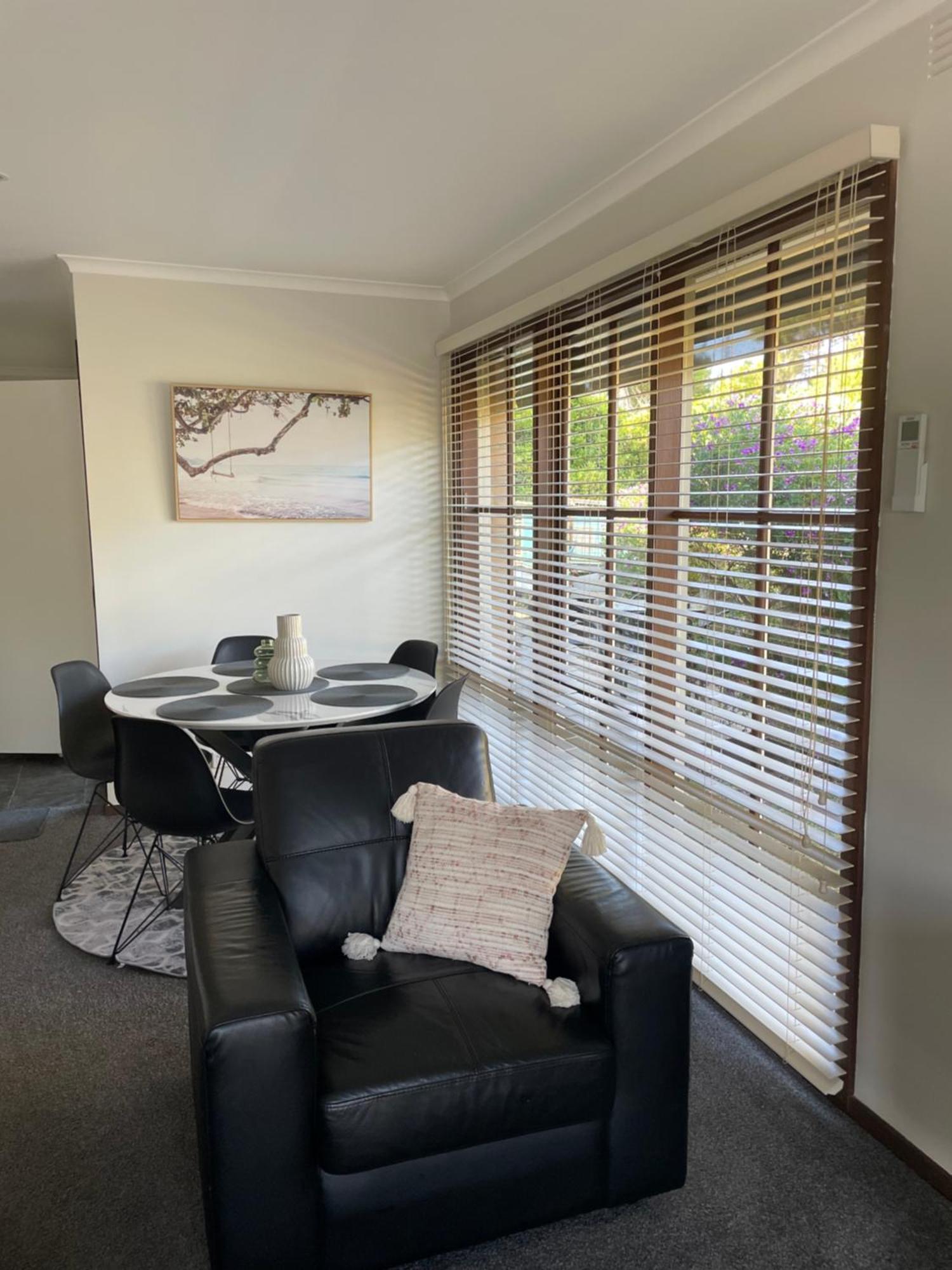 200m Walk To Beach! Holiday home